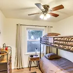 Central And Dog-Friendly Home In Louisville With Yard!