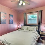Central And Dog-Friendly Home In Louisville With Yard!