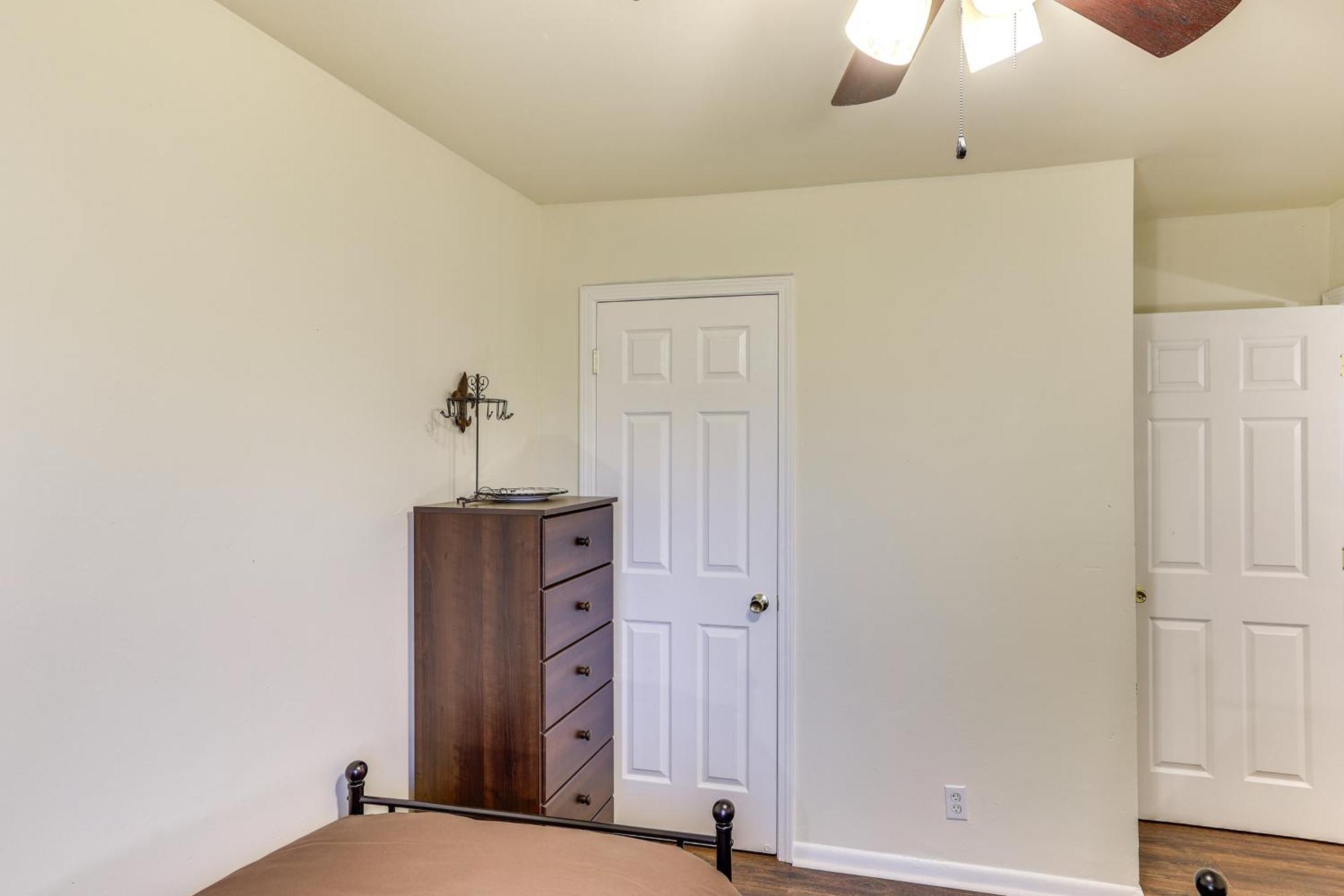 And Dog-friendly In With Yard! Holiday home