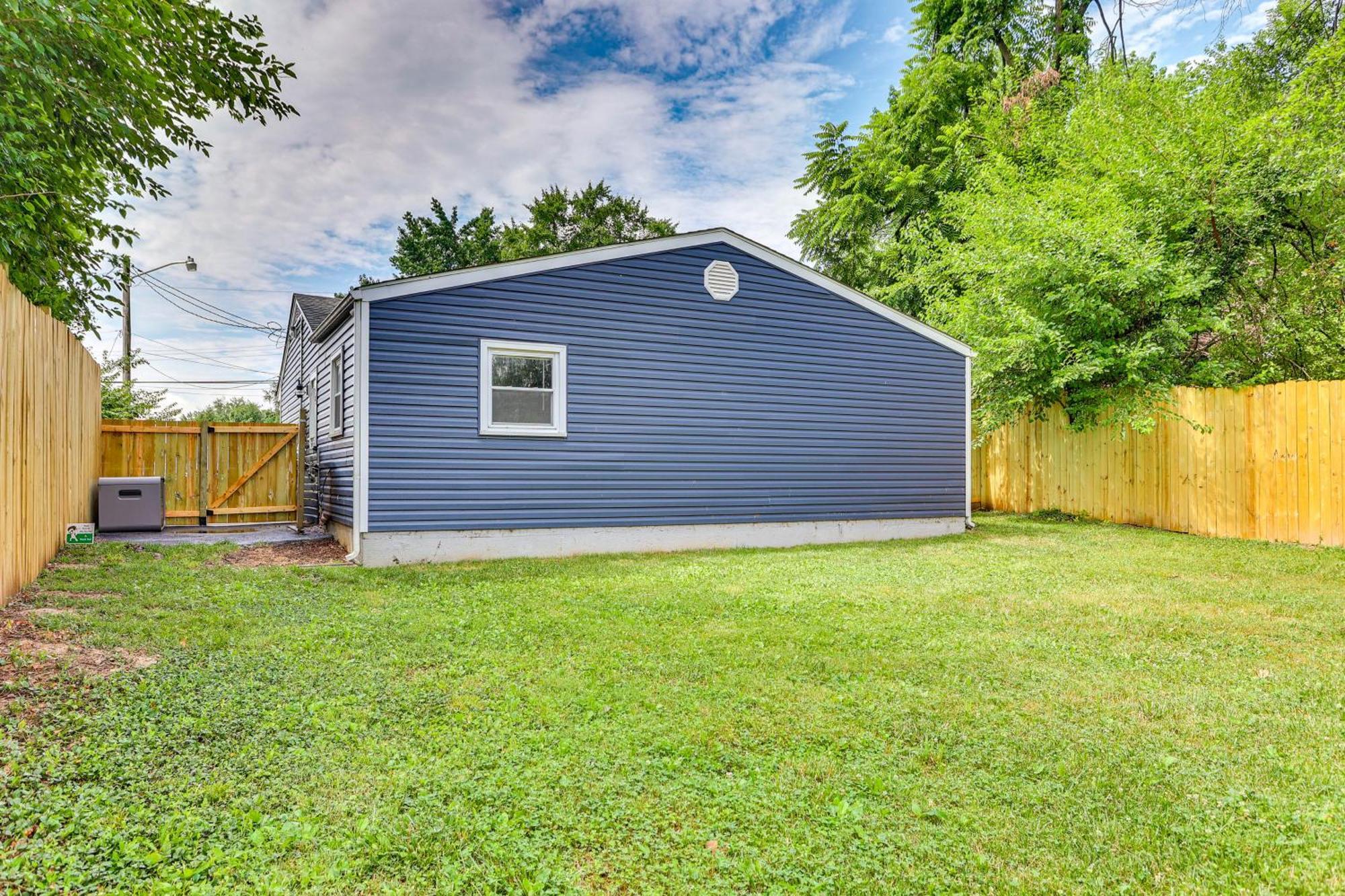 And Dog-friendly In With Yard! Holiday home Louisville