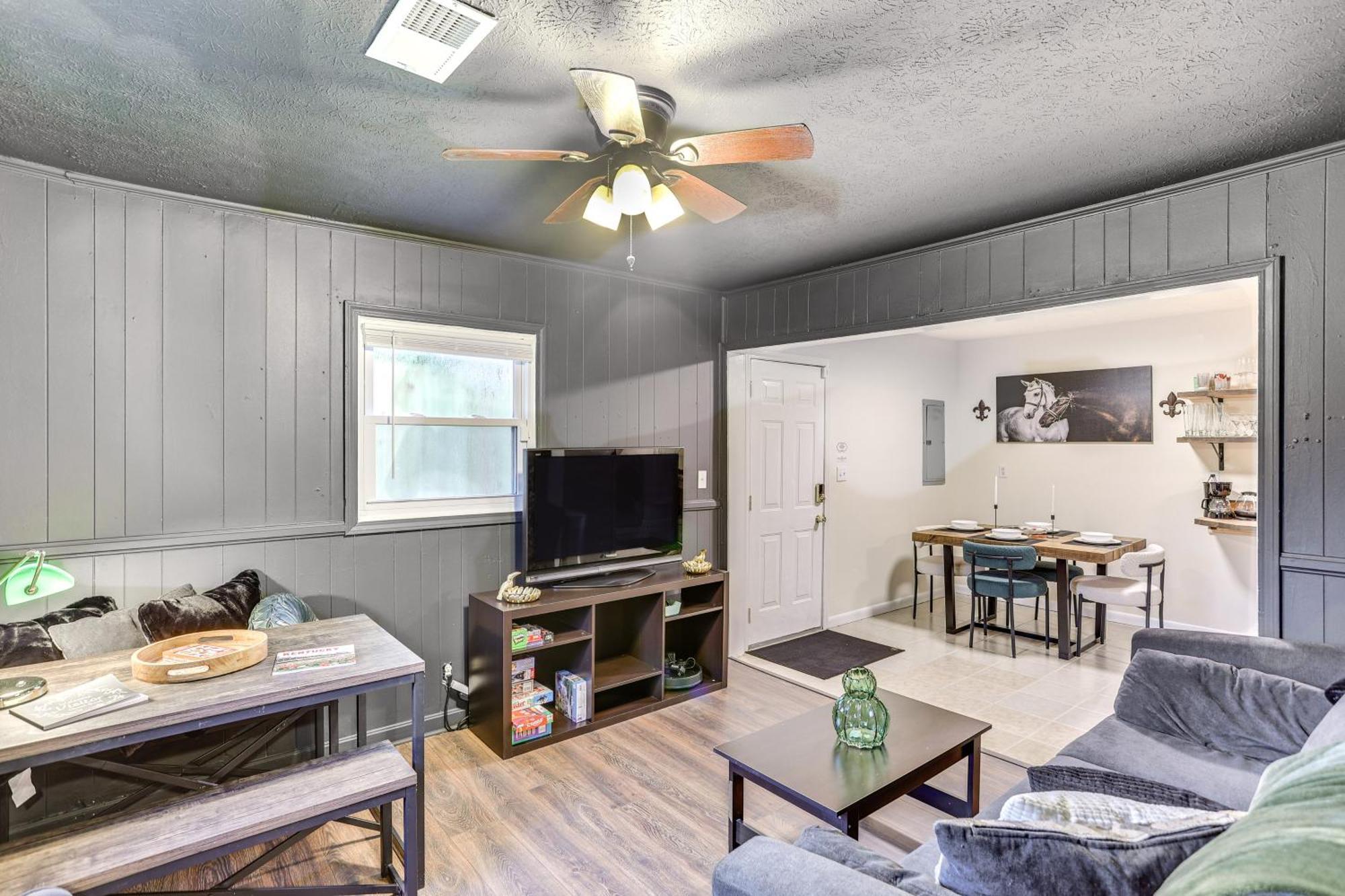 Holiday home And Dog-friendly In With Yard!